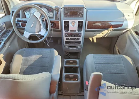 2010 Chrysler Town & Country Touring from USA, damaged, VIN 2A4RR5D1XAR189660